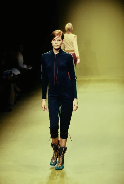 Look 16